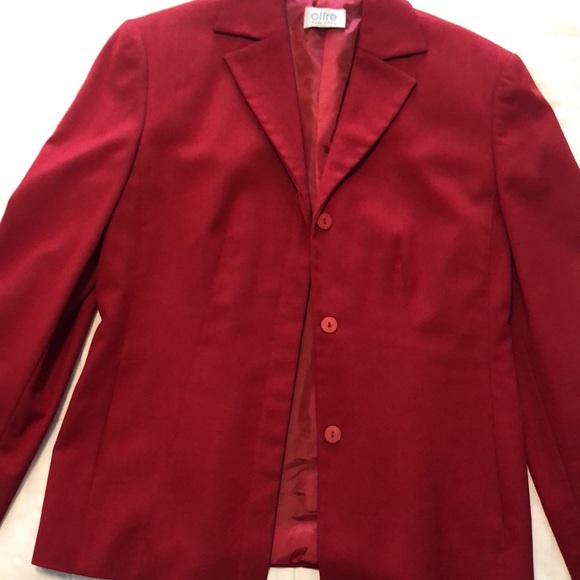 Red Jacket - Picture 6 of 10